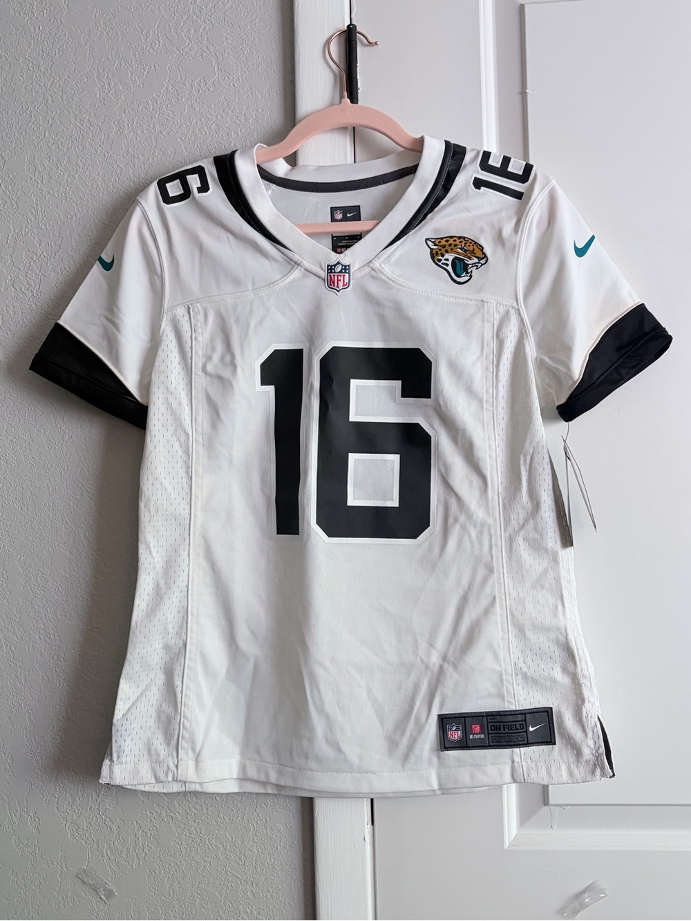 Nike Jacksonville Jaguars Trevor Lawrence #16 On Field Jersey, White youth M